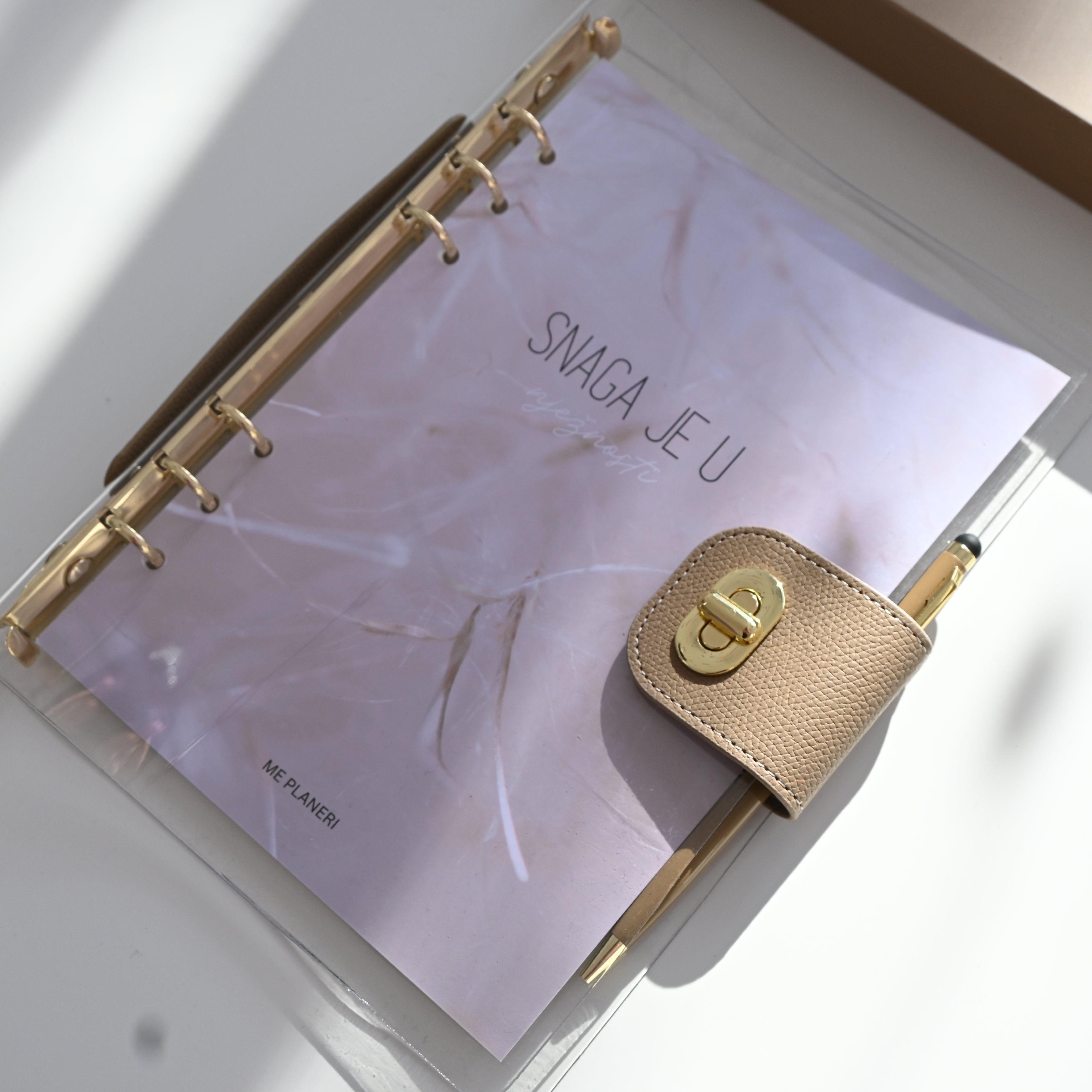 Naslovnica SNAGA JE NJEŽNOST