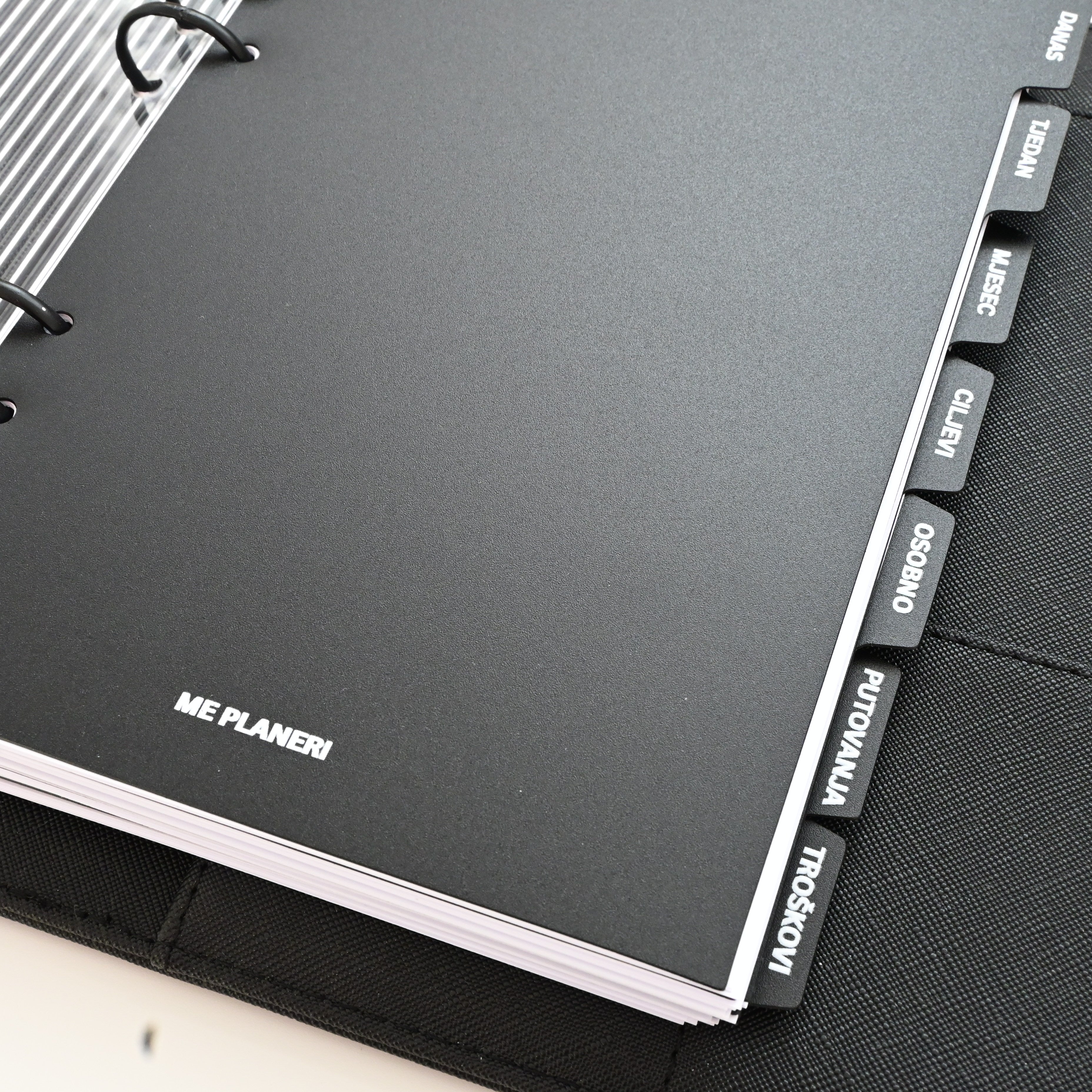 SAFIA Organizer | Black with black ring