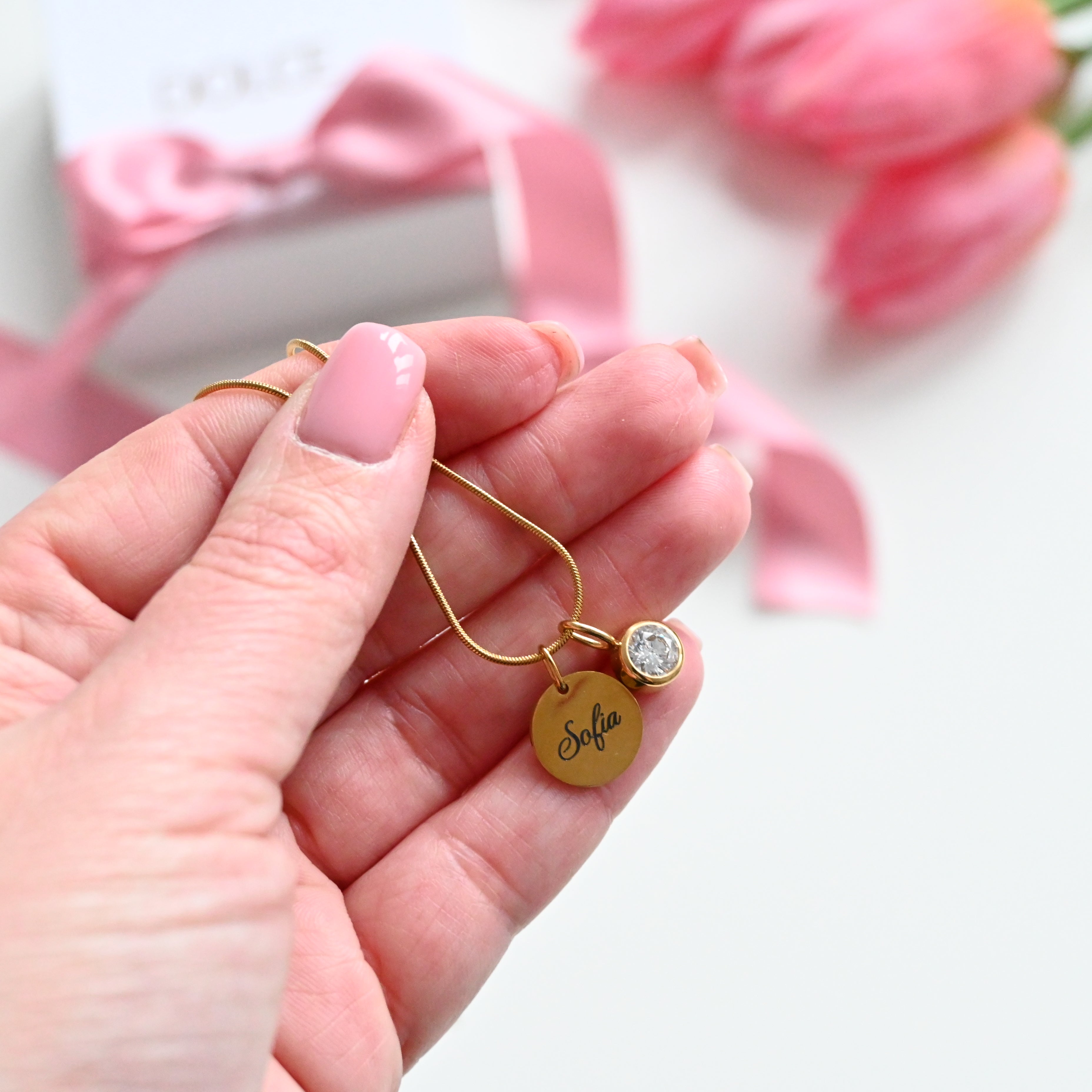 Dolce ME — SIGNA Name + round zircon pendant