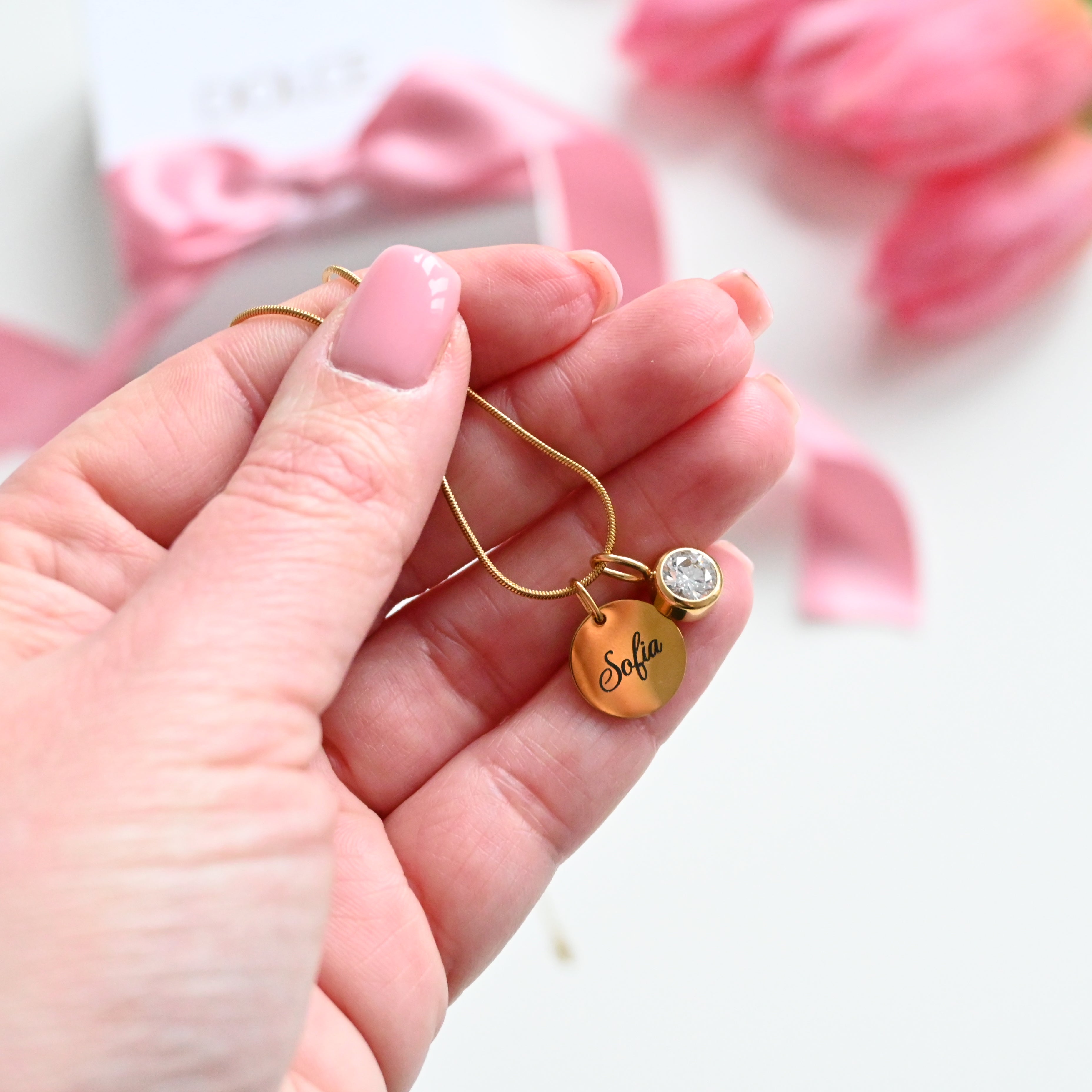 Dolce ME — SIGNA Name + round zircon pendant