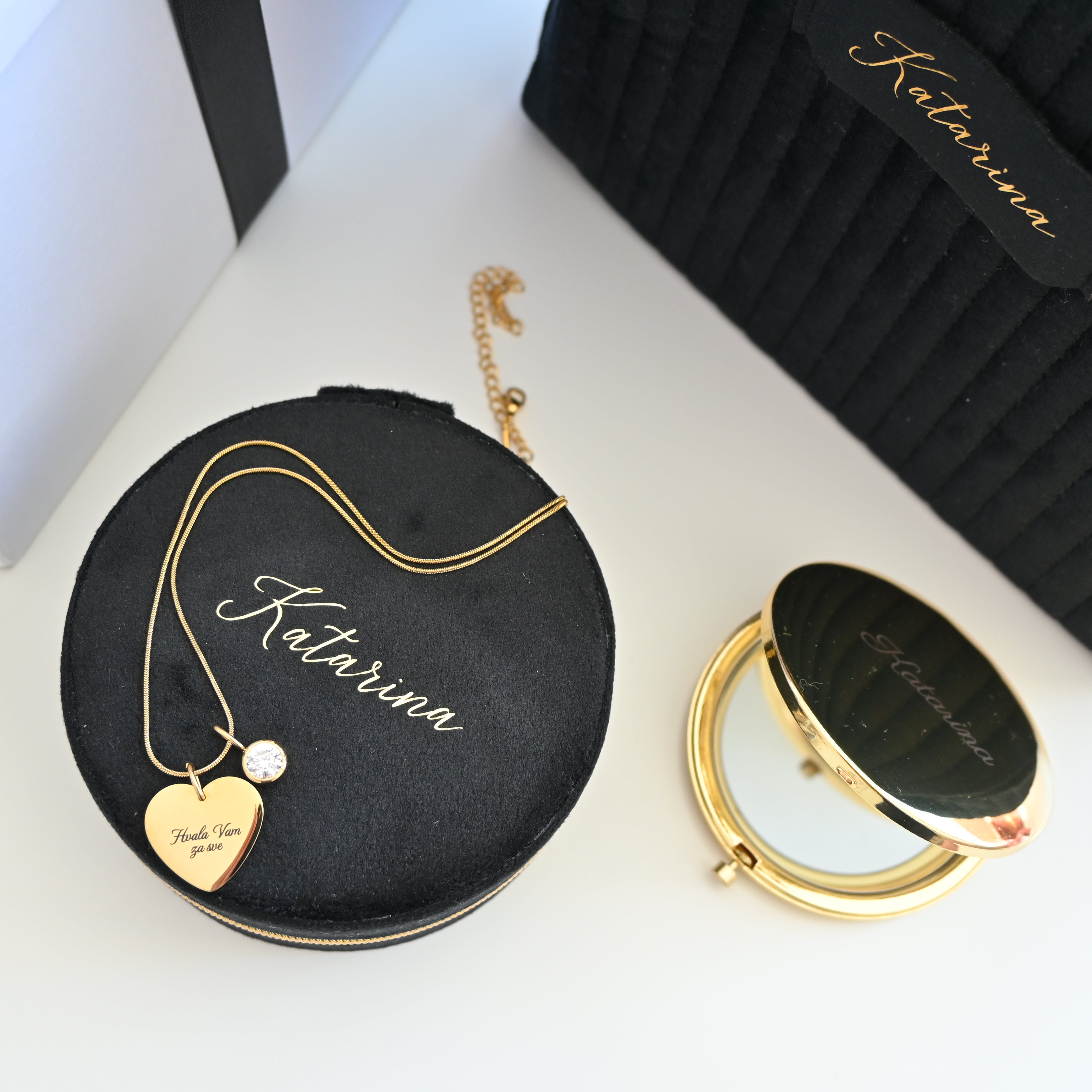 DELUXE Velvet heart | Crna